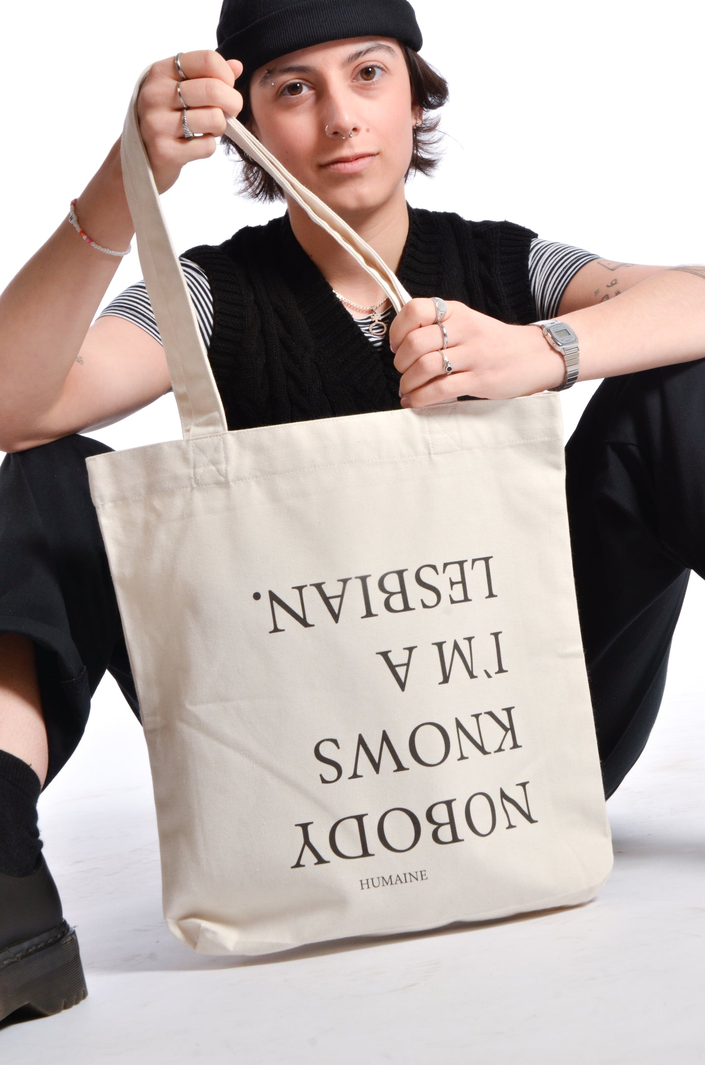 TOTE BAG mit Statement: NOBODY KNOWS I`M A LESBIAN.