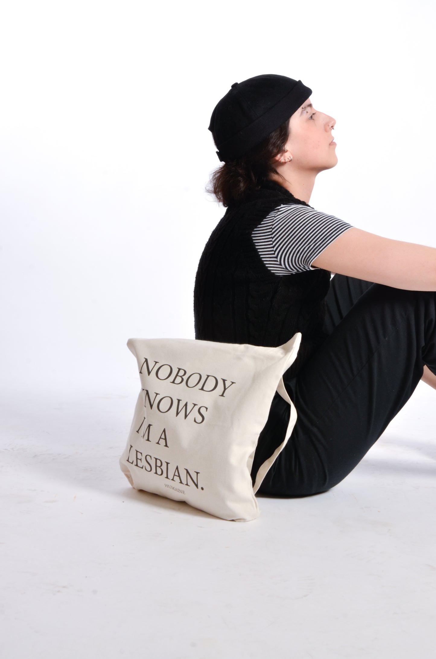 TOTE BAG mit Statement: NOBODY KNOWS I`M A LESBIAN.